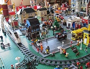 10 biggest LEGO bricks