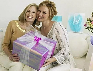 10 original gifts for a woman for 50 years