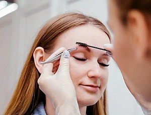 10 meilleurs cours de stratification des sourcils à Moscou